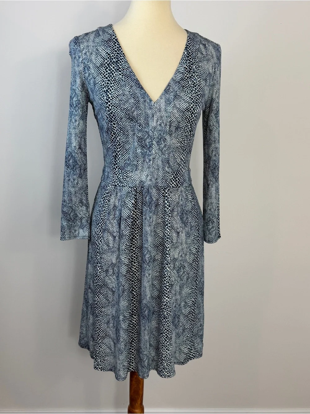 Tory Burch Navy Snakeskin Print Slinky Rayon V-Neckline Mini Dress XS